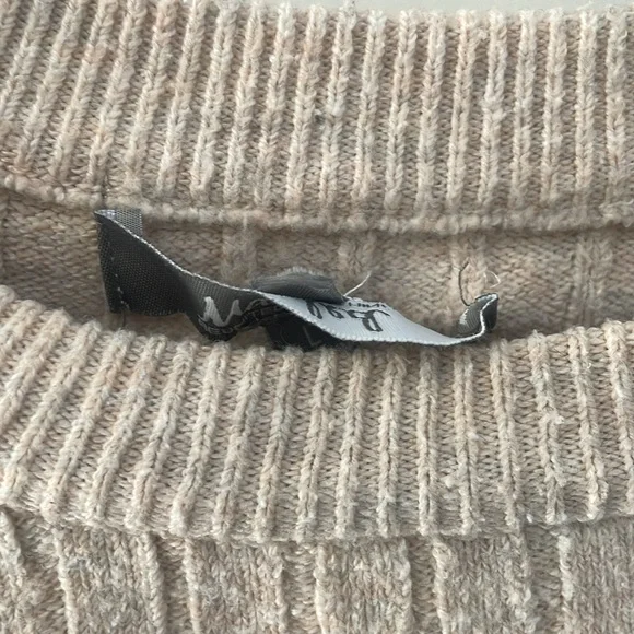 Tan sweater - Picture 7 of 7